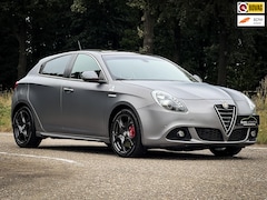 Alfa Romeo Giulietta - 1.7 TBi Quadrifoglio Verde | Matt grijs | Bose | Panorama | Leder / alcantara | Navi | Cli