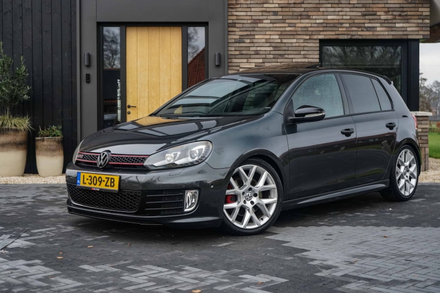 Volkswagen Golf - 2.0 GTI DSG F1 Edition 35 Pano/DCC/DYNA/BULL-X - AutoWereld.nl