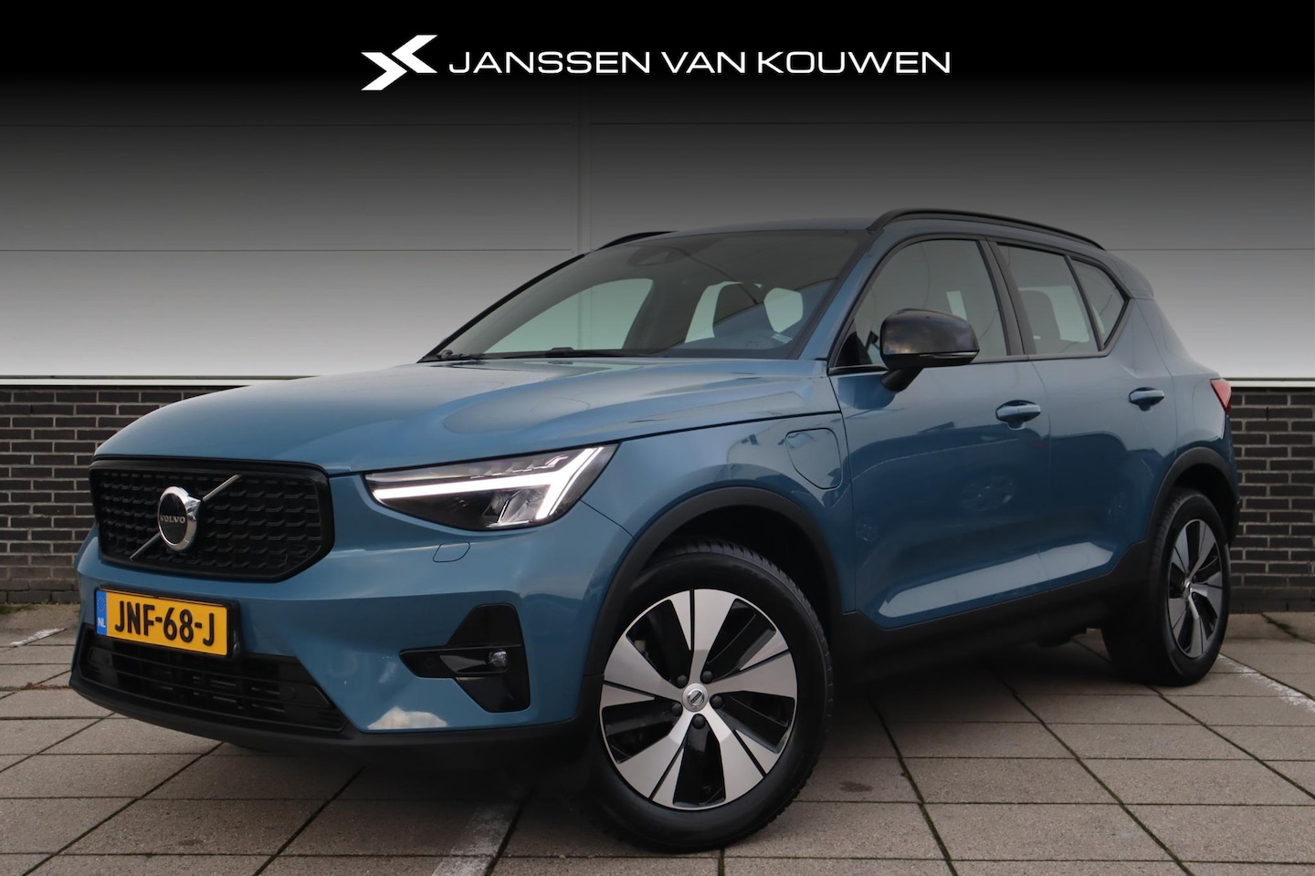 Volvo XC40 - 1.5 T4 Recharge Plus Dark * SOH 99,75% * Stuur/Stoelverwarming * Navi * Adaptieve Cruise * - AutoWereld.nl