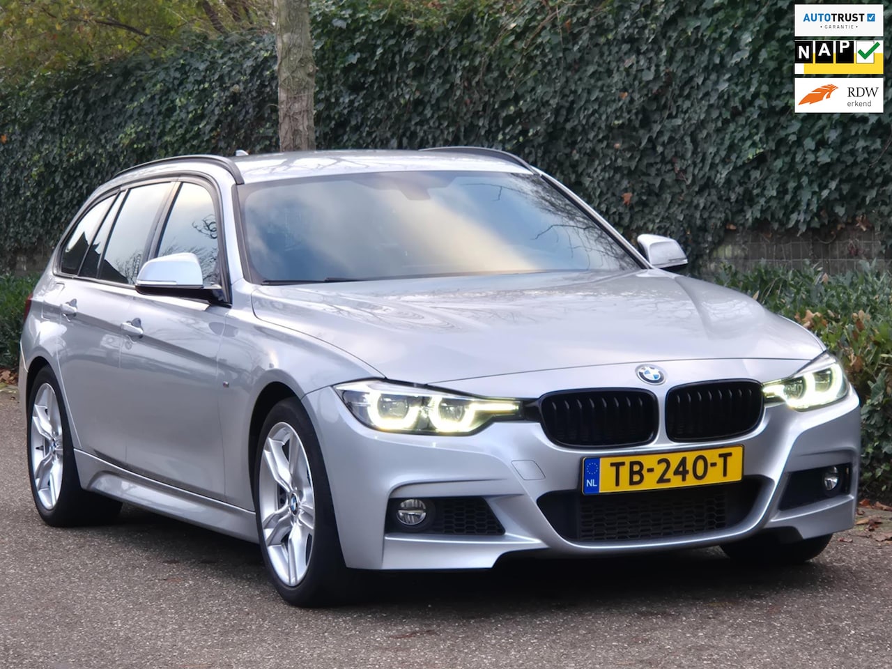 BMW 3-serie Touring - M Sport Apple CarPlay dig.dash Navi GR NAP NL 318i Edition M Sport Shadow Executive - AutoWereld.nl