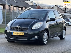 Toyota Yaris - 1.3 VVTi Dynamic 5DR*Airco*Trekhaak*Dealer onderhouden*NAP*LM velgen