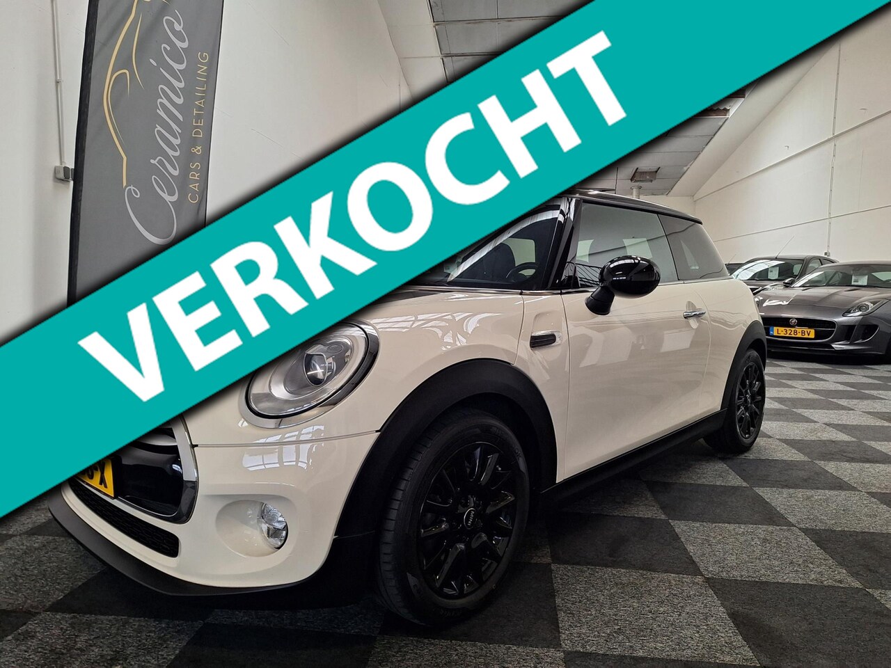 MINI Cooper - 2015. Chili. 2e Eigenaar. Pano dak. 71.000 km. - AutoWereld.nl