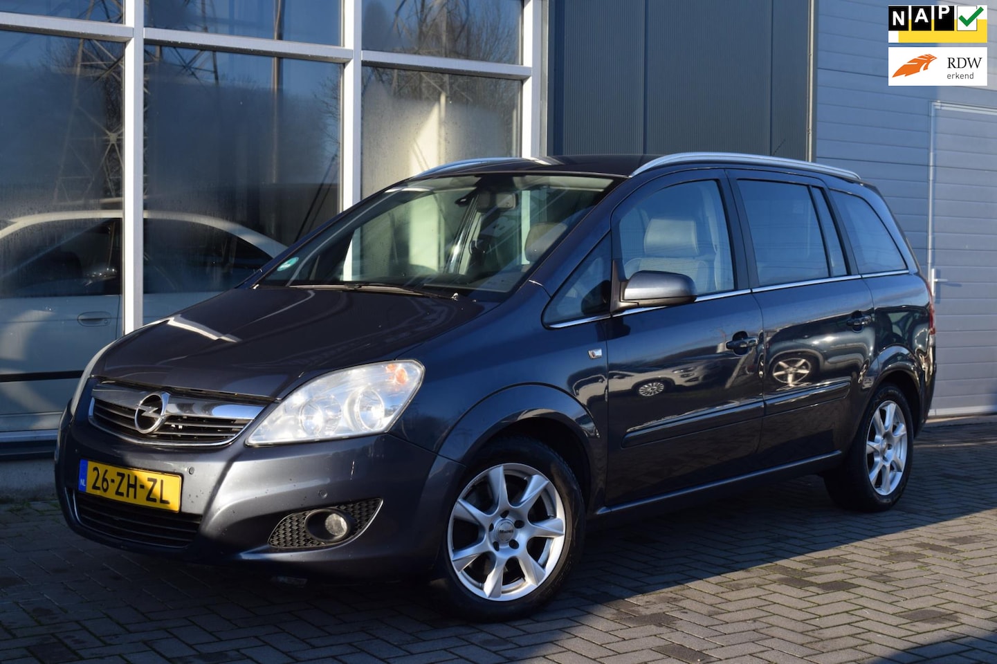 Opel Zafira - 2.2 Cosmo | Airco | ½ Leder | NAP + APK 10-2026 - AutoWereld.nl