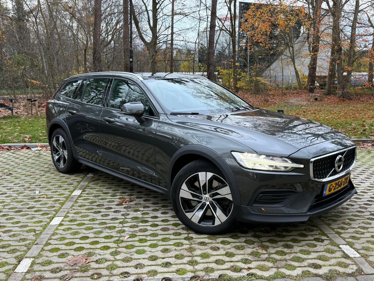 Volvo V60 Cross Country - 2.0 T5 AWD  Pro 2.0 T5 AWD Pro - AutoWereld.nl