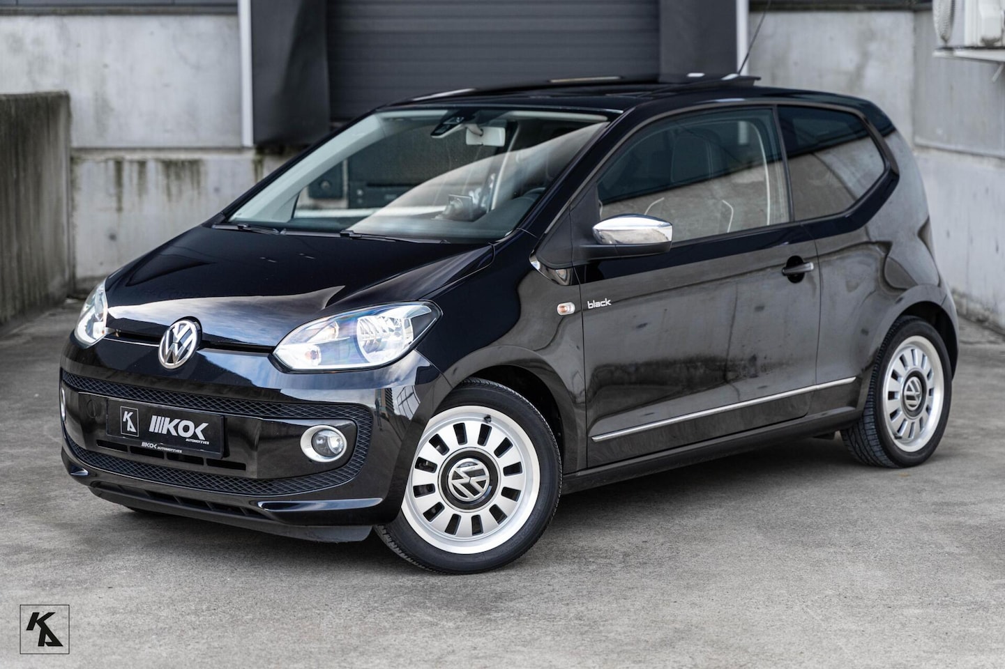 Volkswagen Up! - 1.0 2012 | Black 75PK | Pano-Leder | Luxe - AutoWereld.nl