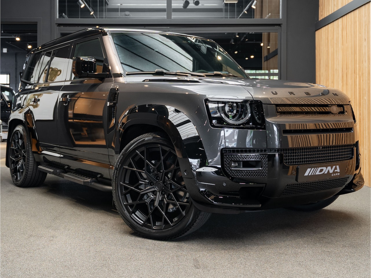 Land Rover Defender 110 - URBAN P300e X-Dynamic HSE 2.0 P300e URBAN Pano Meridian Side-Steps - AutoWereld.nl