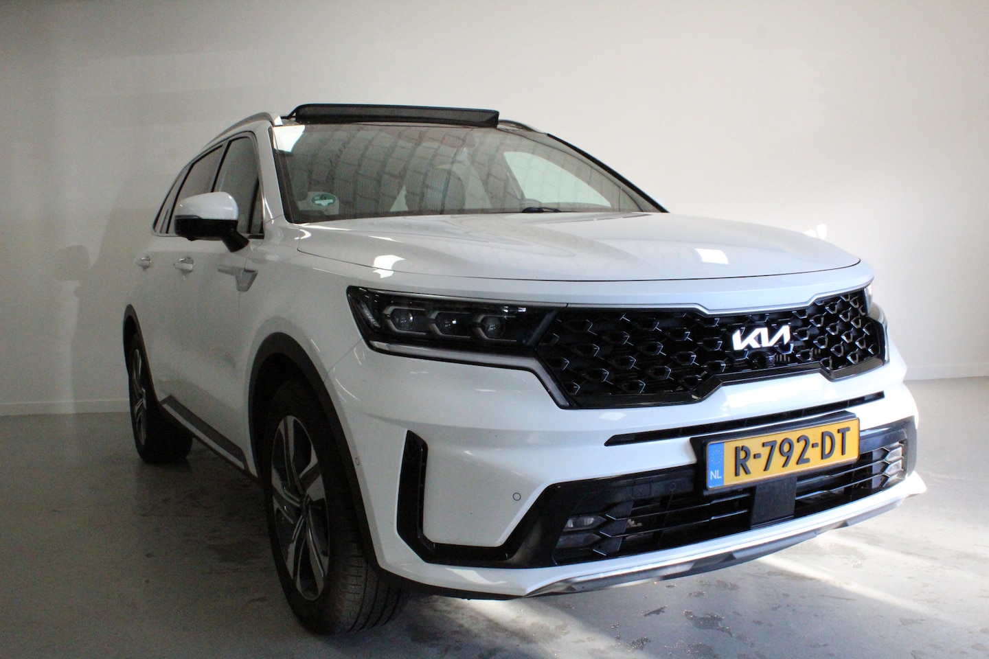 Kia Sorento - 1.6 T-GDI Plug-in Hybrid 4WD ExecutiveLine 7p. | PANO | STOEL-VERW+KOEL | ACC | CARPLAY | - AutoWereld.nl