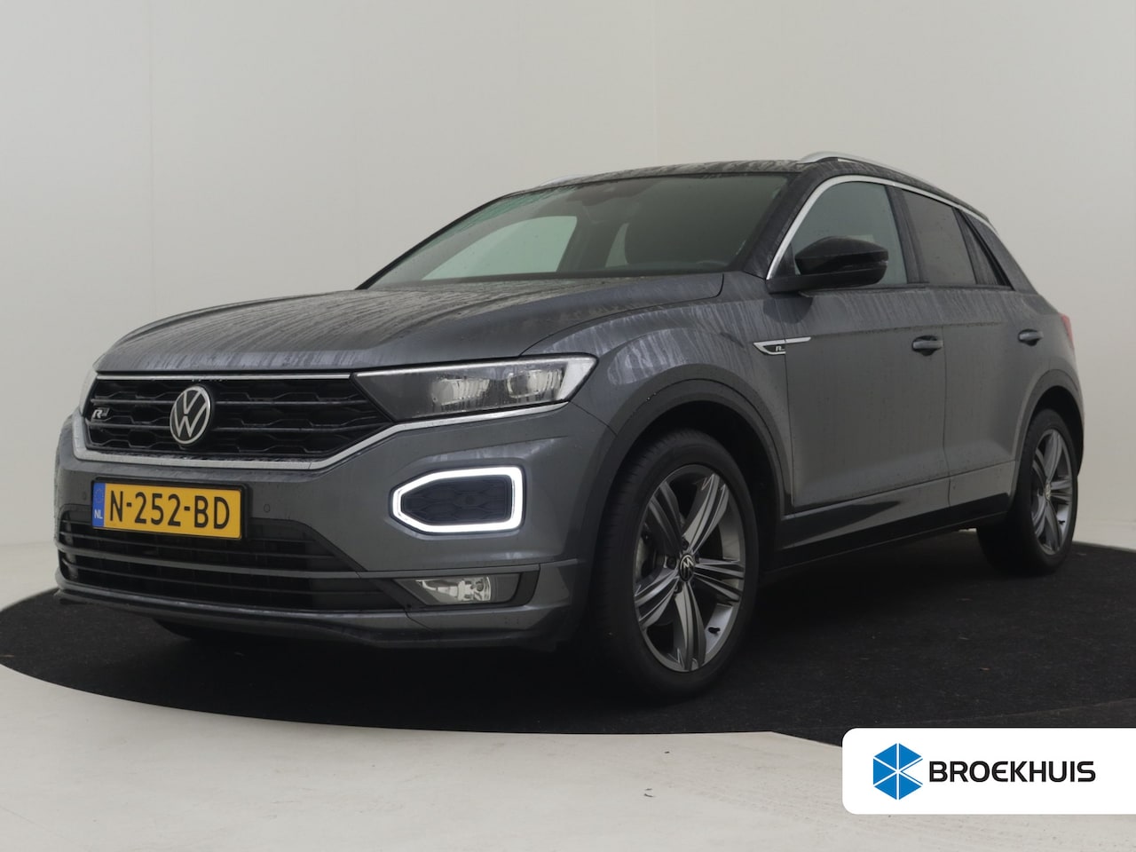 Volkswagen T-Roc - 1.5 TSI Sport Business R l Digitaal Dash l Stoelverwarming l Elektr. Achterklep l R-Line i - AutoWereld.nl