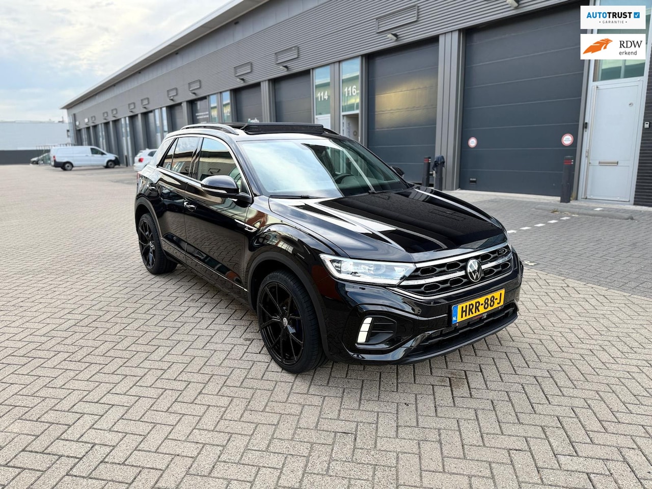 Volkswagen T-Roc - 1.5 TSI Life Business 3x R-line|Pano|Navi|Trekhaak|Dsg|Garantie|Full - AutoWereld.nl
