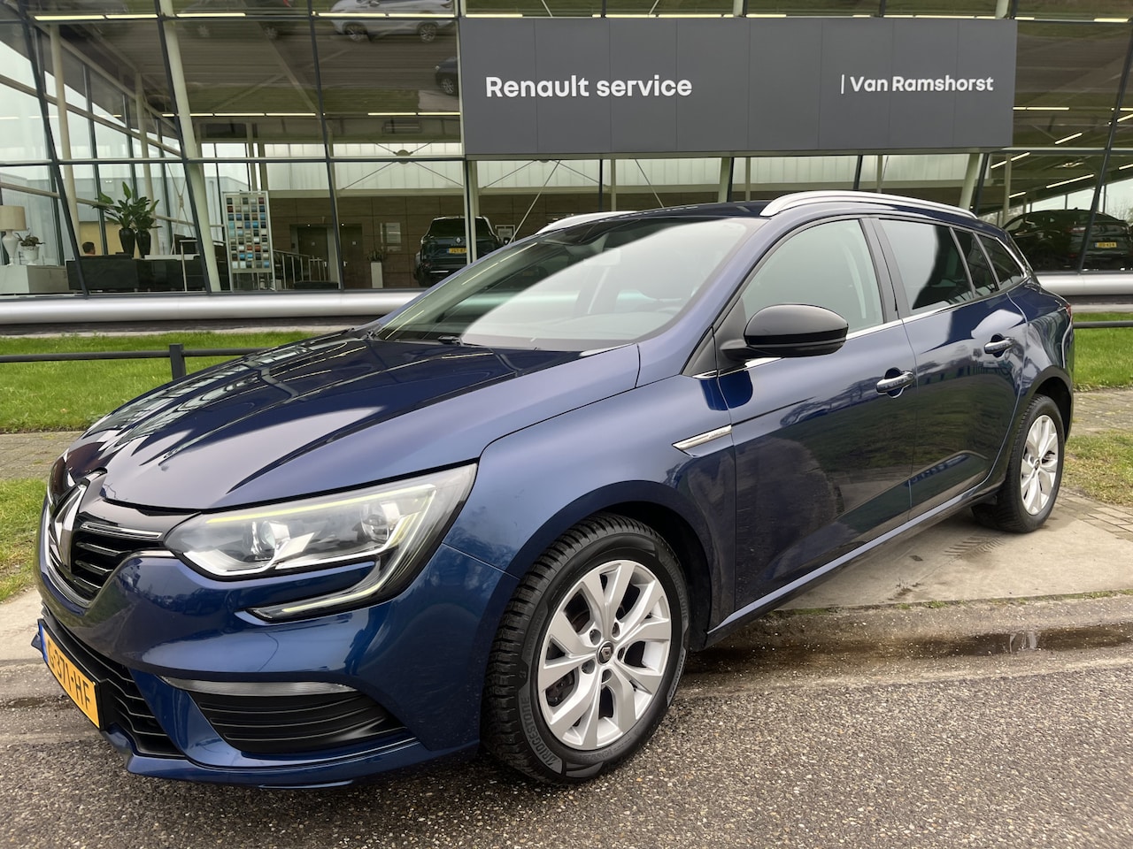 Renault Mégane Estate - 1.3 TCe 140 PK Limited / Apple Carplay - Android Auto / Keyless / Parkeerksensoren. Achter - AutoWereld.nl