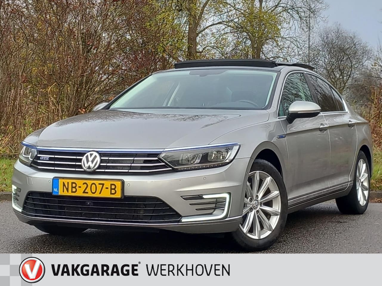 Volkswagen Passat - 1.4 TSI GTE Connected Plus | Panorama | Camera | Trekhaak - AutoWereld.nl