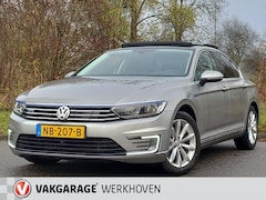 Volkswagen Passat - 1.4 TSI GTE Connected Plus | Panorama | Camera | Trekhaak