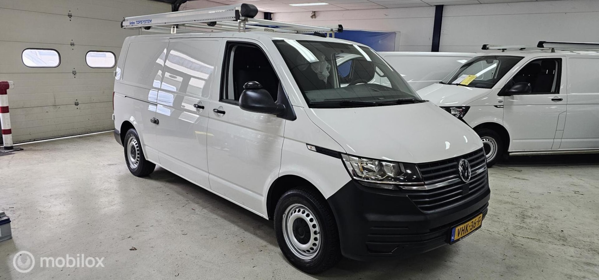 Volkswagen Transporter - 2.0 TDI L2H1 kant en klare werkwagen - AutoWereld.nl