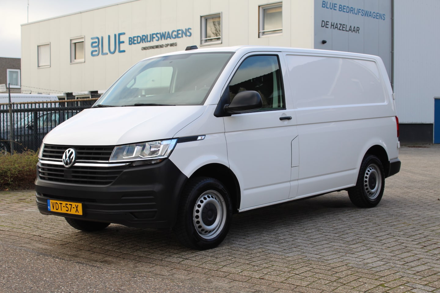 Volkswagen Transporter - T6.1 2.0 TDI 110PK Euro6 L1 ✓ 3-zits ✓ Apple Carplay / Android Auto - AutoWereld.nl