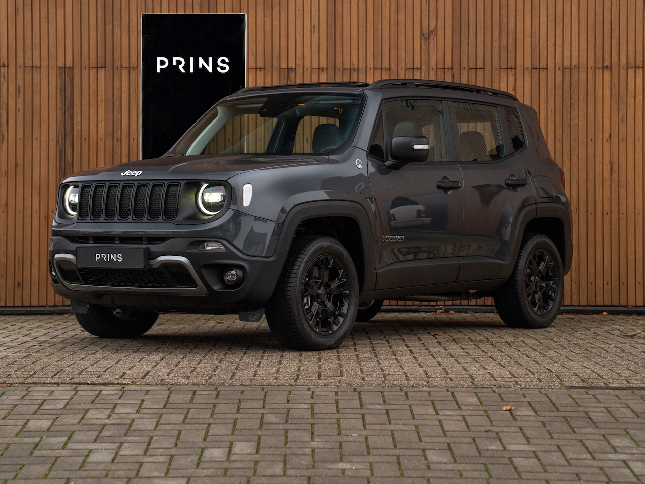 Jeep Renegade - 4xe 240 Plug-in Hybrid Electric Trailhawk | Full option! | Pano-dak | CarPlay | Stoelverwa - AutoWereld.nl