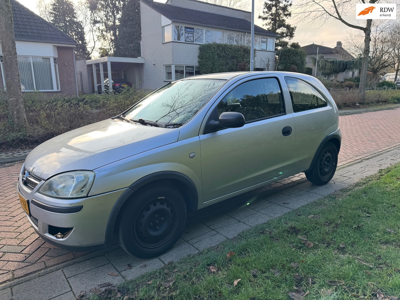 Opel Corsa - 1.4-16V Essentia 1.4-16V Essentia, APK 25-04-2026 - AutoWereld.nl