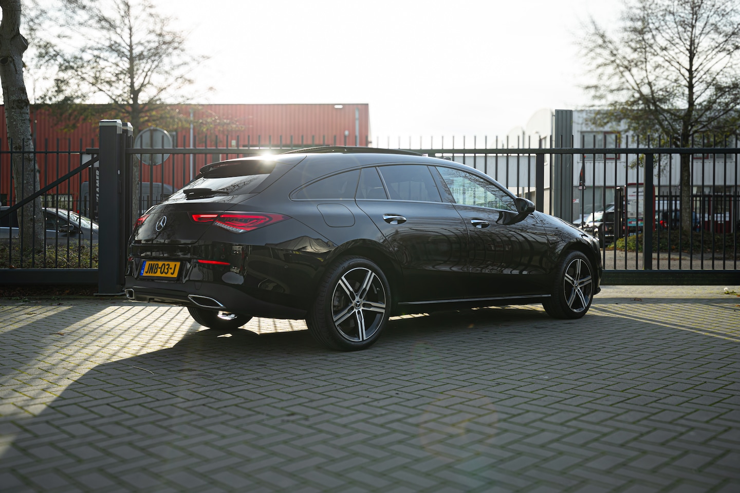 Mercedes-Benz CLA-klasse Shooting Brake - 250 e Premium SOH 96,7% | Trekhaak | Pano | Massage - AutoWereld.nl