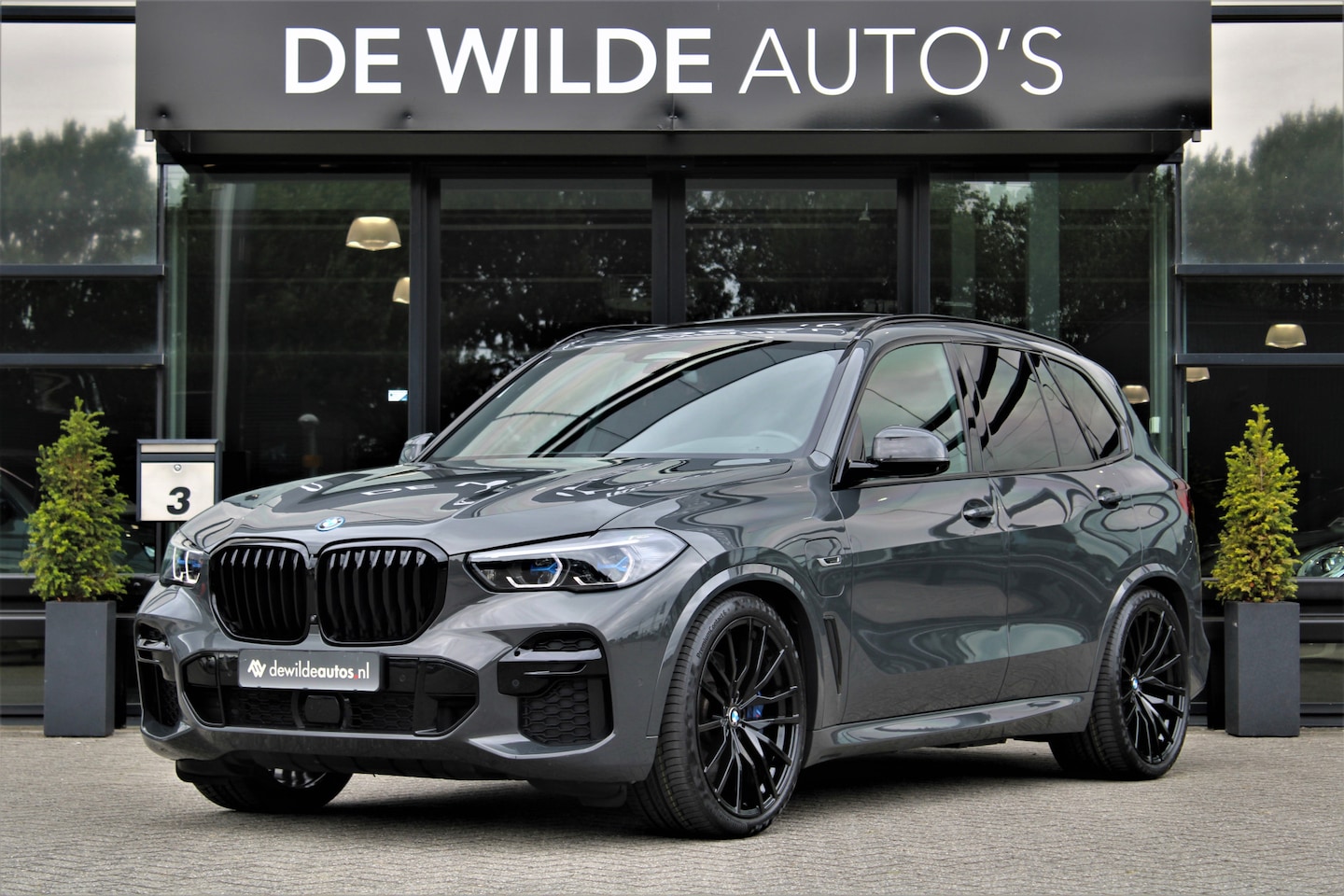 BMW X5 - xDrive45e M-sport 394pk Dravit M-seats Pano SkyLounge 4-wielsturing Massage Carbon 22-inch - AutoWereld.nl