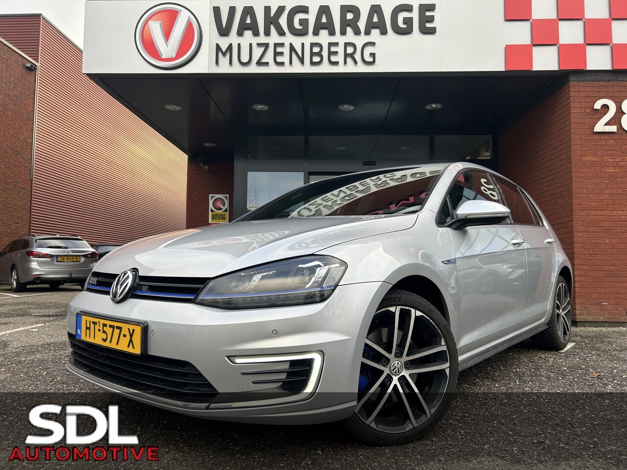 Volkswagen Golf - 1.4 TSI GTE GOED ONDERHOUDEN!! // FULL LED // NAVI + CARPLAY // PDC V+A // CRUISE // LEDER - AutoWereld.nl
