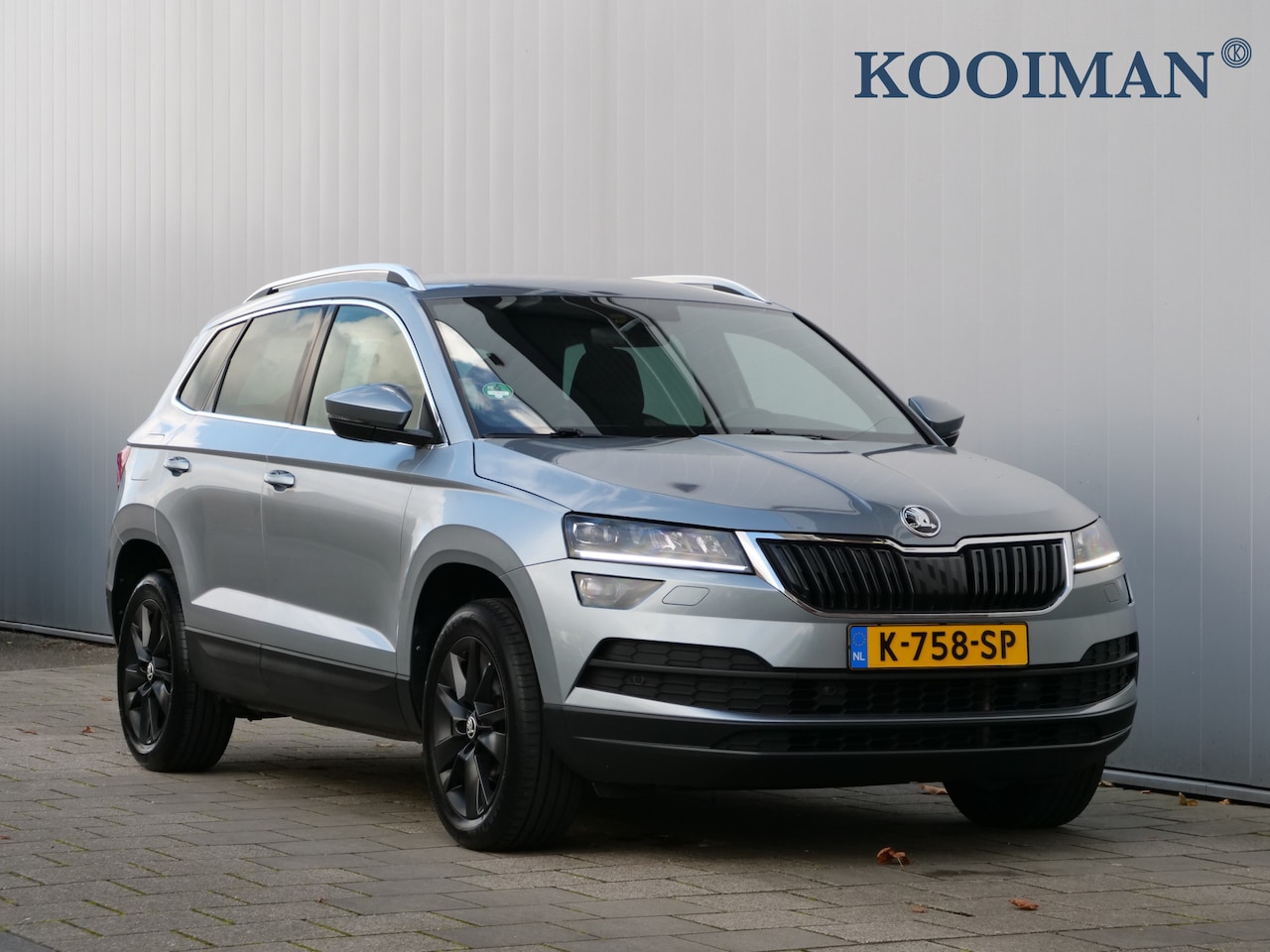 Skoda Karoq - 1.5 TSI ACT Business Edition 150 Pk Automaat Navigatie / DAB / Apple Carplay / Trekhaak / - AutoWereld.nl
