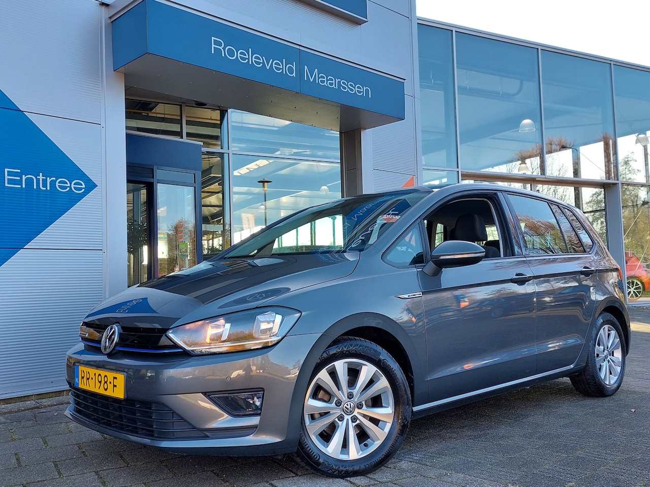 Volkswagen Golf Sportsvan - 1.0 TSI 116pk DSG Comfortline Executive | Origineel NL | Navi | Apple Carplay+Android Auto - AutoWereld.nl