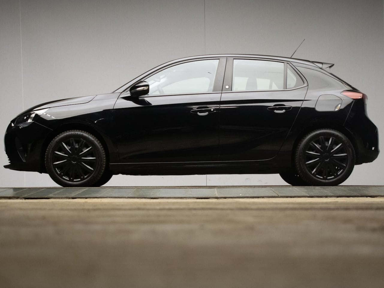 Opel Corsa-e - Edition 50 kWh Sport (APPLE CARPLAY,NAVI,LED,SPORTSTOELEN,PDC,NIEUWE APK,NETTESTAAT) - AutoWereld.nl