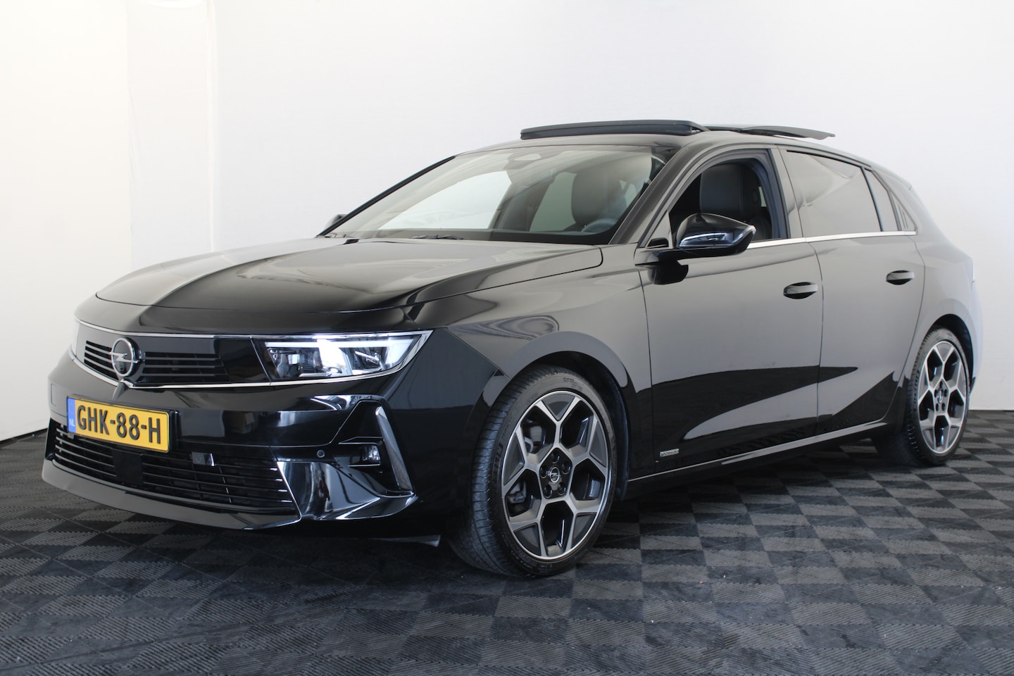 Opel Astra - 1.2 ultimate | pano | - AutoWereld.nl