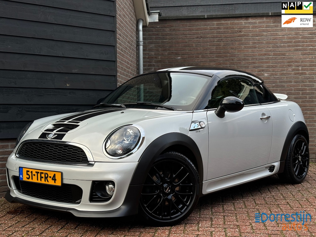 MINI Cooper S - Coupé 1.6 John Cooper Works | Bi-Xenon | PDC | Navi | Spoiler - AutoWereld.nl