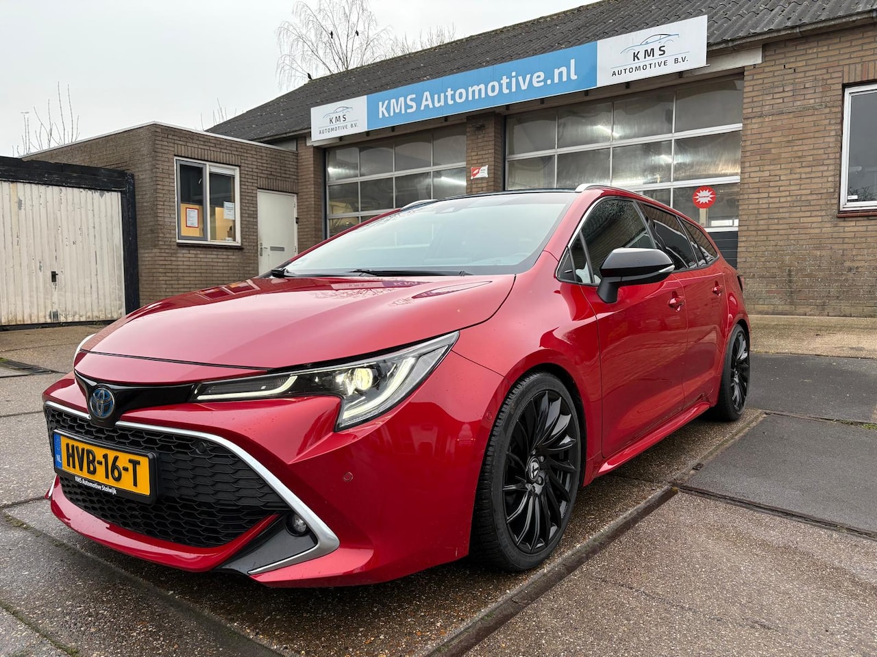Toyota Corolla Touring Sports - 2.0 Hybrid Executive LED, Open dak, Trekhaak, Sportstoelen - AutoWereld.nl