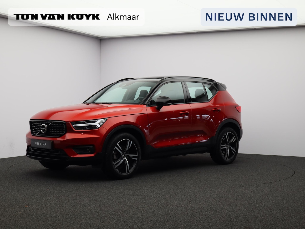 Volvo XC40 - 2.0 B4 R-Design / Pan. dak / Harman Kardon / Elektr. bed. stoelen / 360 camera / Standkach - AutoWereld.nl