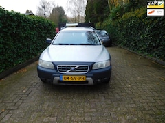 Volvo XC70 - 2.4 D5 Kinetic alle onderhoudboeken aan wezig en nap distributie riem is vervangenbij km 3