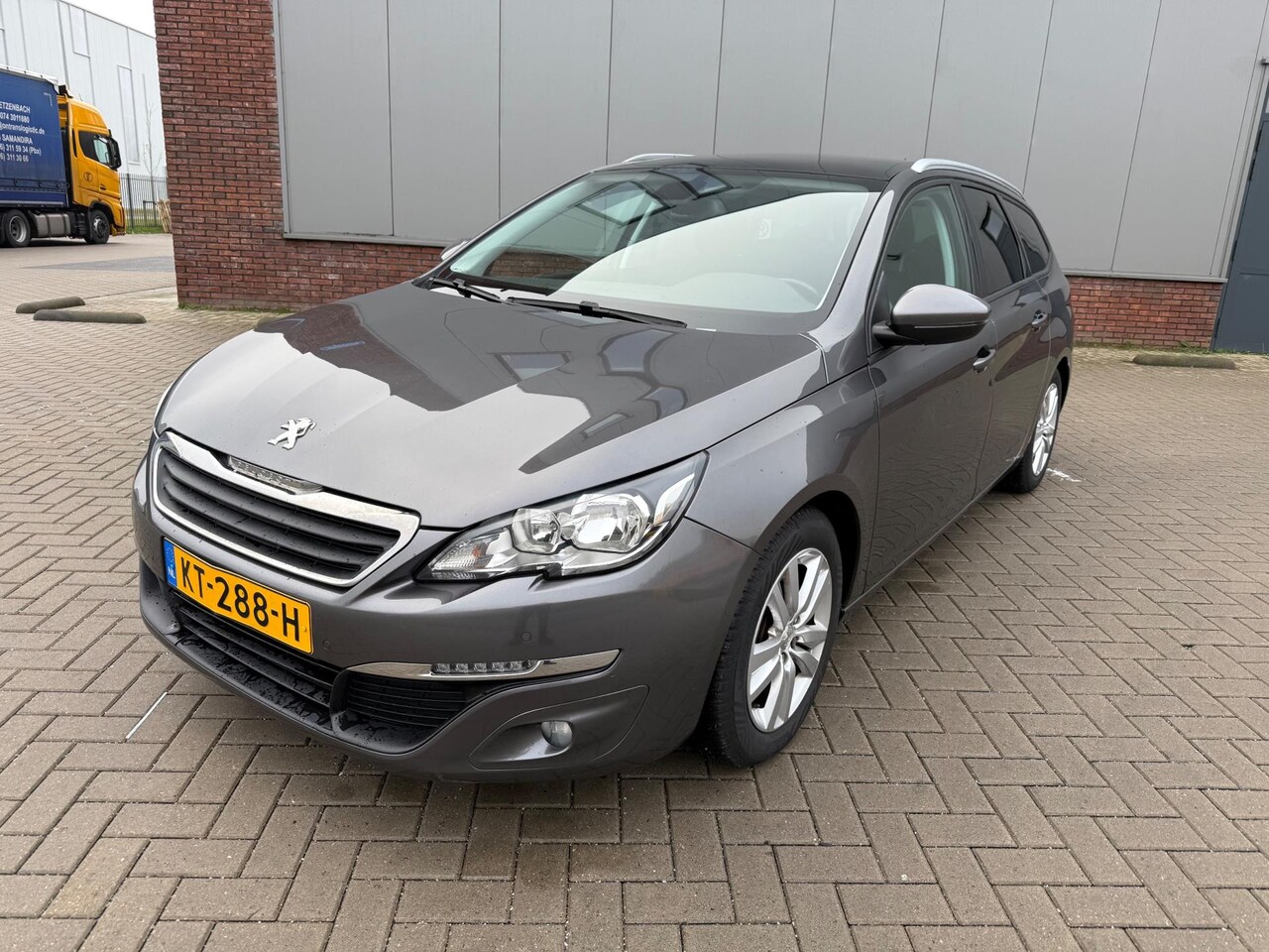 Peugeot 308 SW - 1.6 BlueHDI Blue Lease Executive 200.000 NAP PANORAMA DAK CLIMA NAVIGATIE GRIJS 2016 - AutoWereld.nl