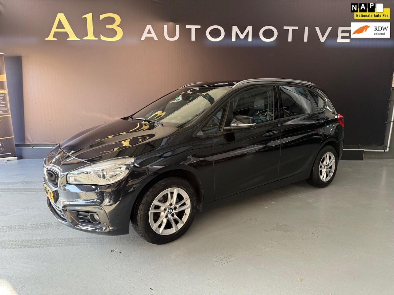 BMW 2-serie Active Tourer - 218i Corporate Lease High Executive HEADUP leer navi full ops - AutoWereld.nl