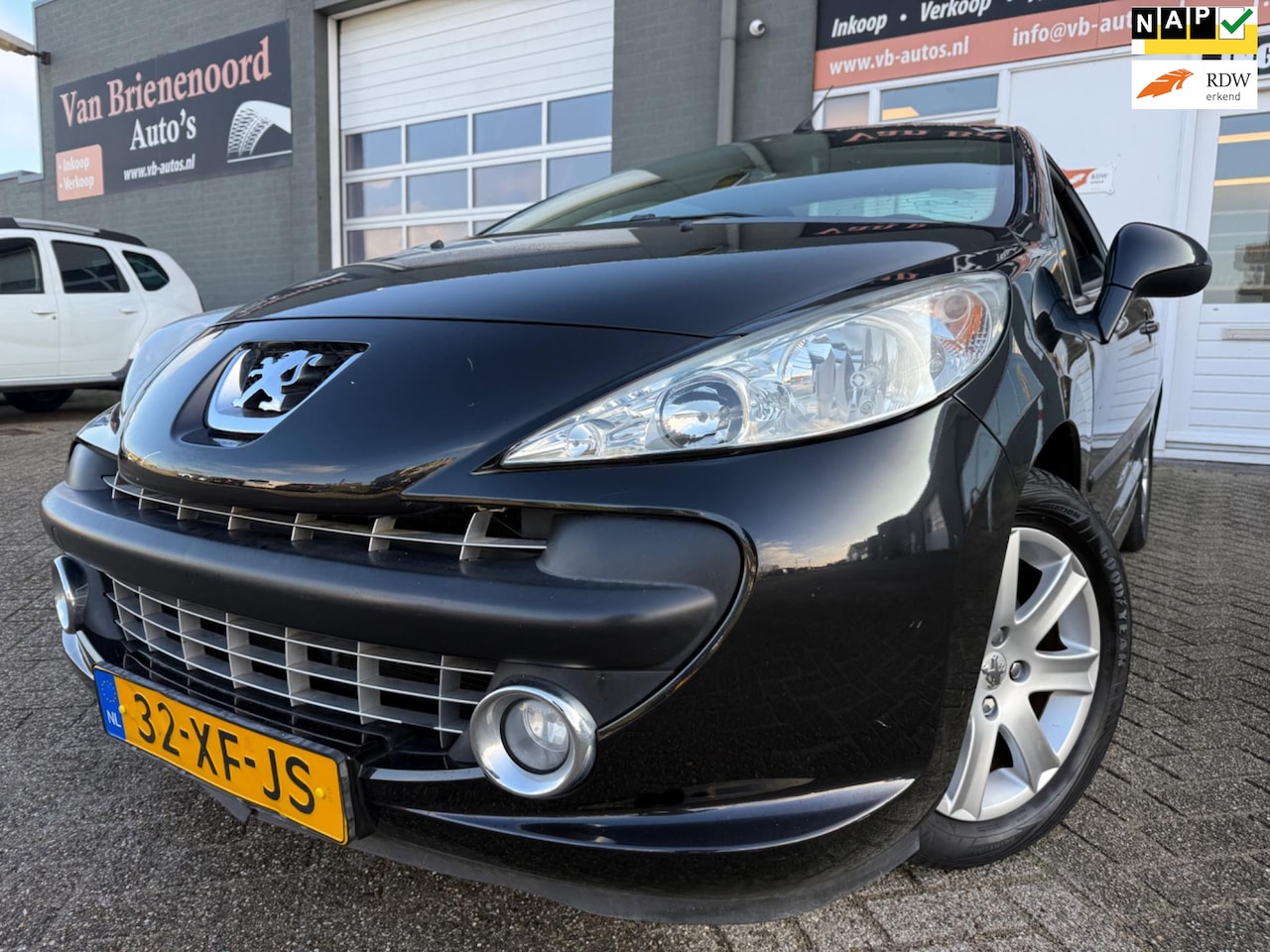 Peugeot 207 CC - 1.6 VTi Première van 1ste Eigenaar met parkeersensoren en airco en cruise controle - AutoWereld.nl