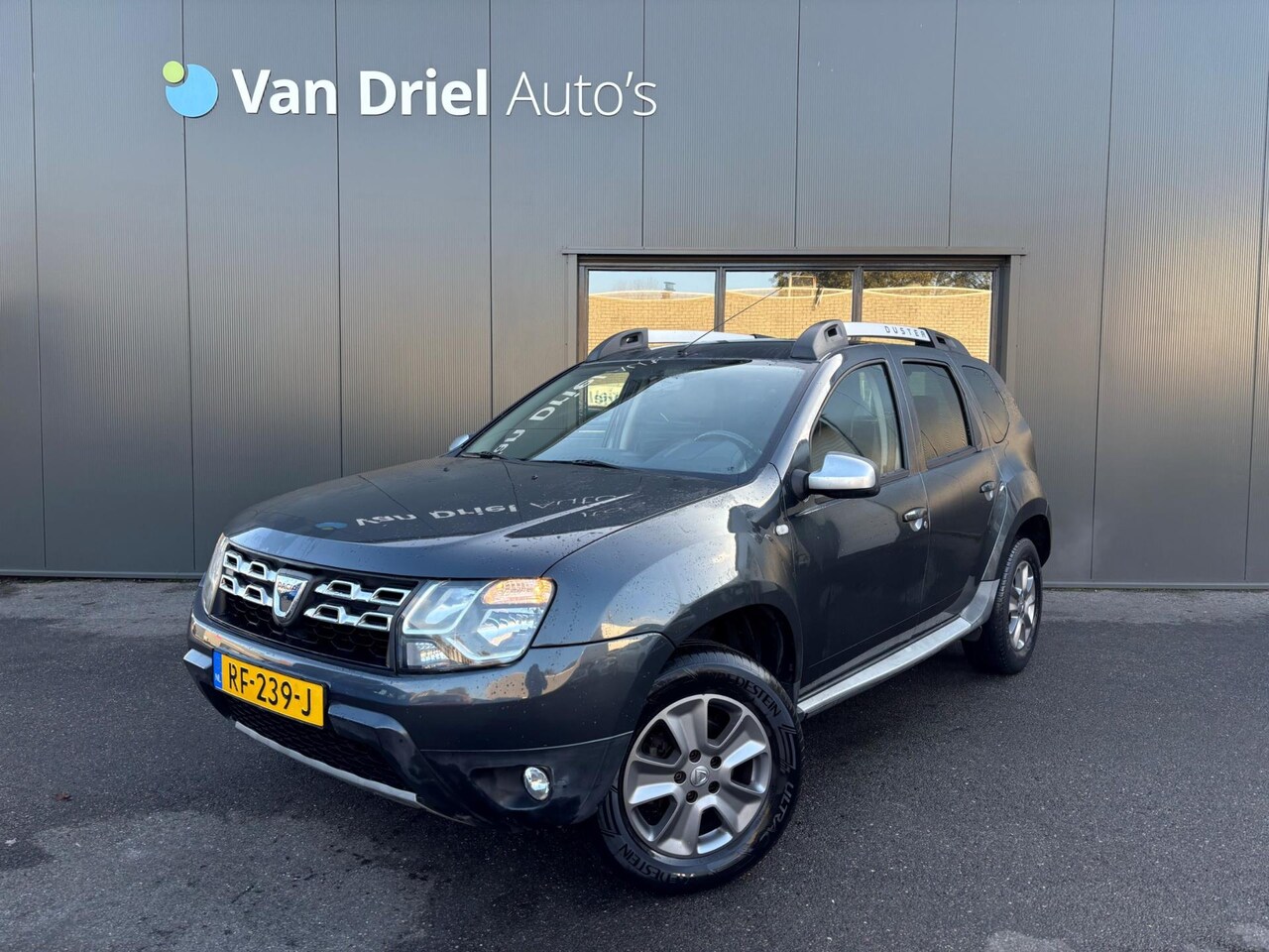 Dacia Duster - 1.2 TCe 4x2 Prestige / Navigatie / Leder / Trekhaak! - AutoWereld.nl