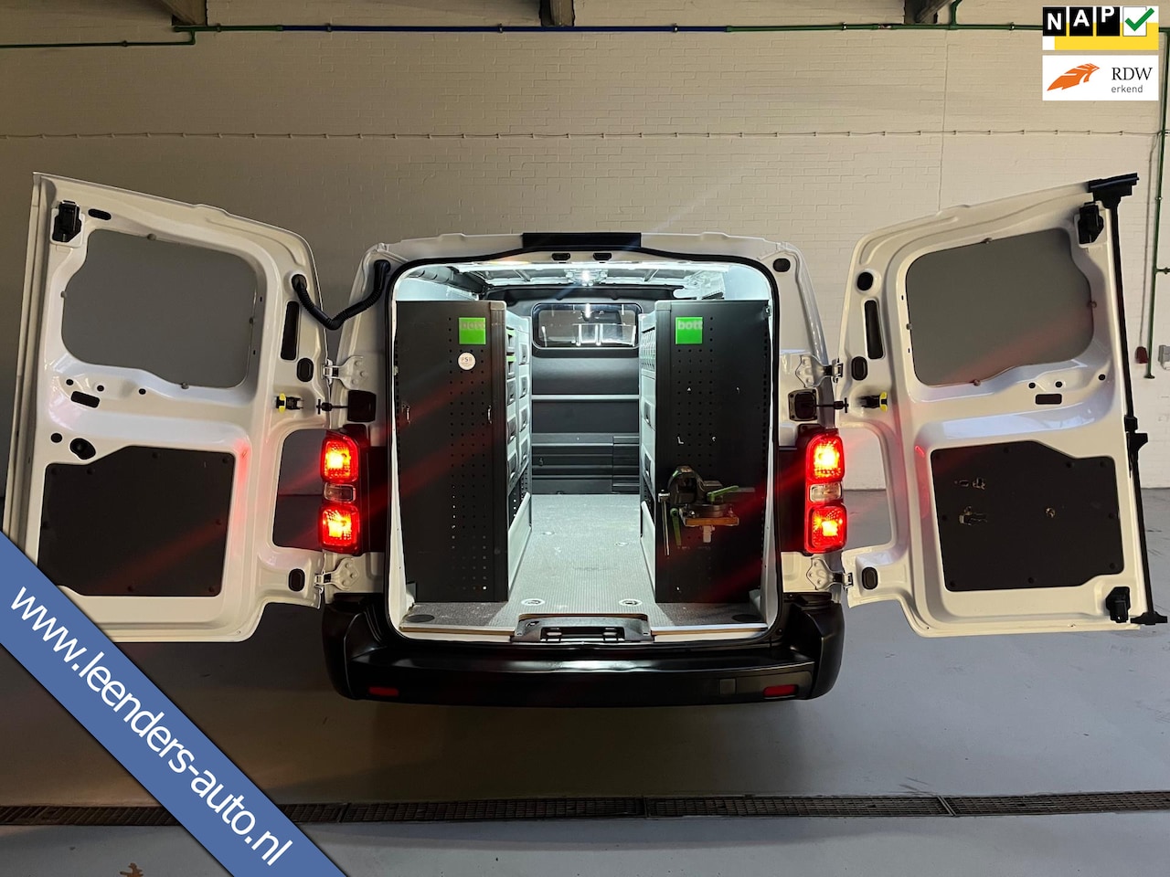 Peugeot Expert - L3H1 SERVICEWAGEN AUTOMAAT 2.0 BlueHDI 145PK euro6 Long Premium, 3Persoons, BOTT INRICHTIN - AutoWereld.nl