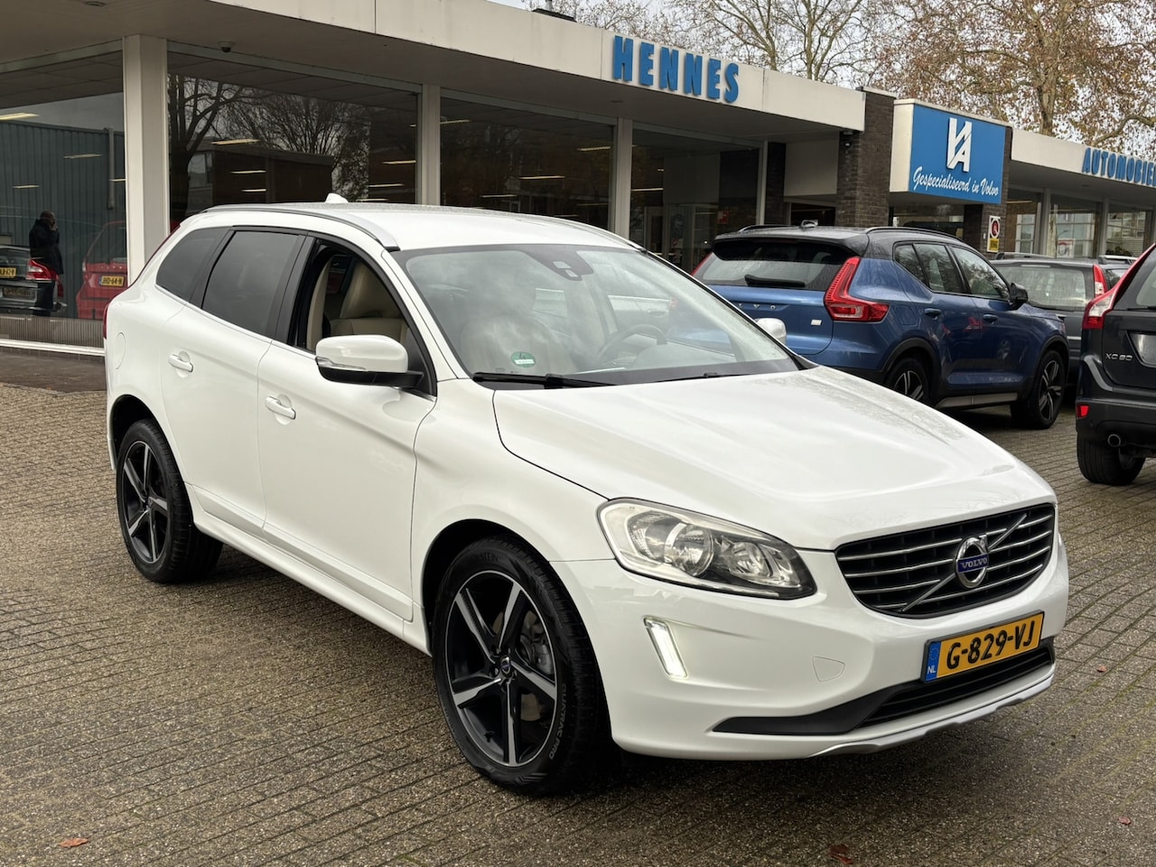 Volvo XC60 - 2.0 T5 Aut6 Summum Leder Family - AutoWereld.nl