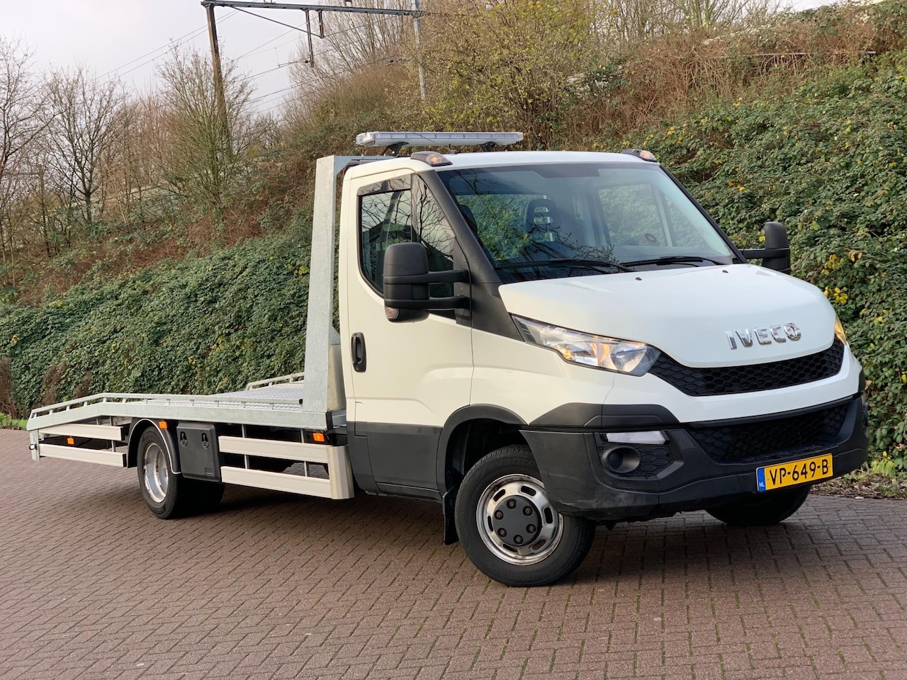 Iveco Daily - 40C17 3.0 410 170PK AUT OPRIJWAGEN 2015 TOPSTAAT ! - AutoWereld.nl