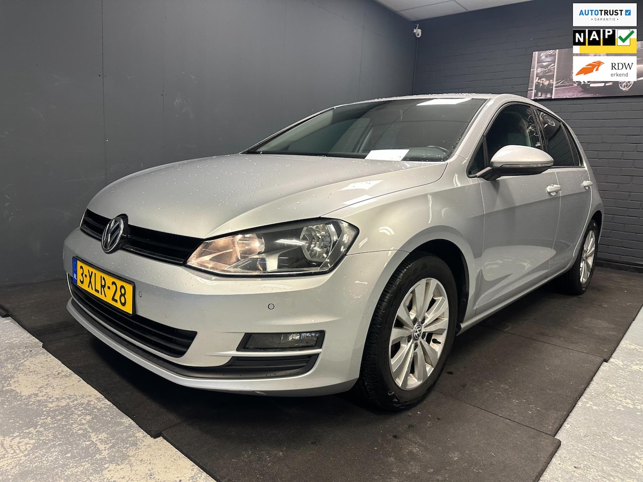 Volkswagen Golf - 1.6 TDI BlueMotion Navi NW RIEM Parkeersensoren NL DSG - AutoWereld.nl