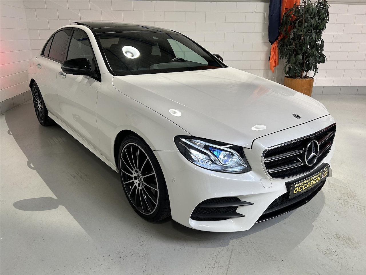 Mercedes-Benz E-klasse - E350 299pk 9G AMG-Line, Burmester, Pano, Sfeer, 360 Camera - AutoWereld.nl