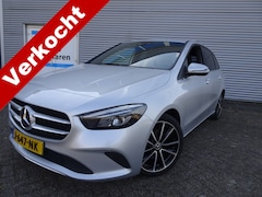 Mercedes-Benz B-klasse - 180 AUTOMAAT TREKHAAK MB-BUX NAVI STOELVERWARMING APPLE CARPLAY
