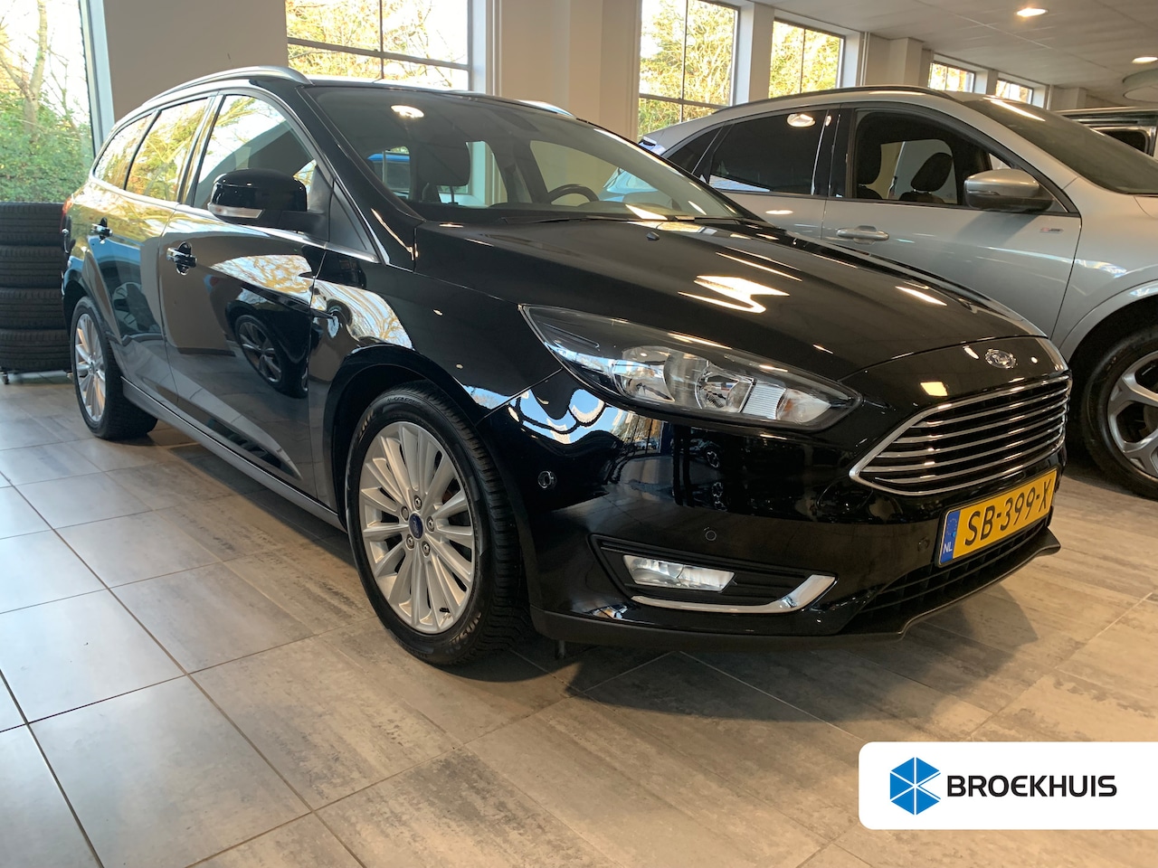 Ford Focus Wagon - 1.0 Ecoboost 125pk Titanium | Parkeersonsoren V + A | Navigatie Sync3 | Auto Airco - AutoWereld.nl