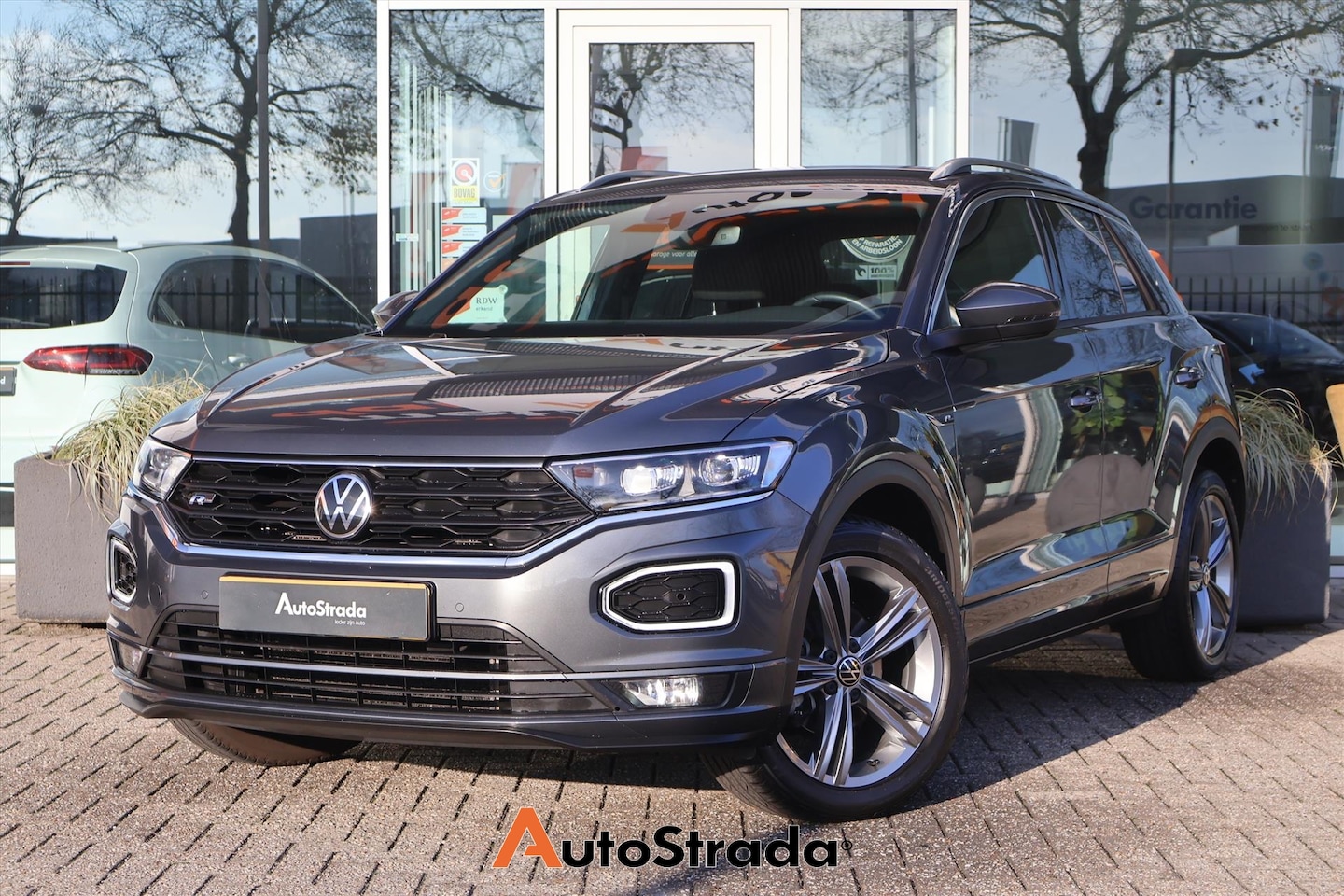 Volkswagen T-Roc - 1.5 R-Line TSI 150pk | Camera | LED | Adaptive | Virtual | Carplay | Climate | Navigatie - AutoWereld.nl