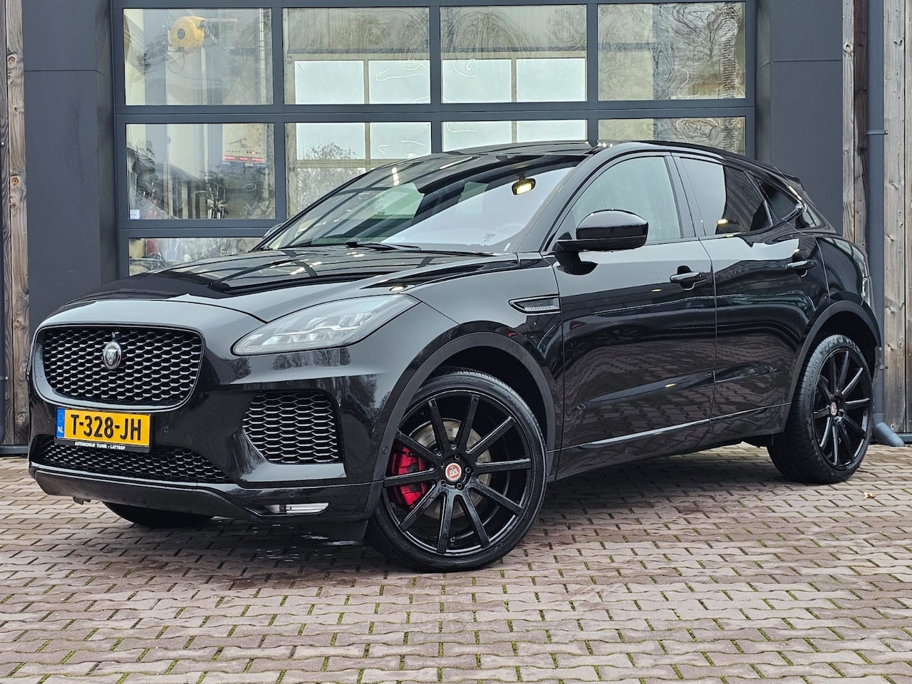 Jaguar E-Pace - 2.0 P300 AWD R-Dynamic HSE | Black Pack | Meridan | Elek. stoelen + mermory | Leder | 360 - AutoWereld.nl