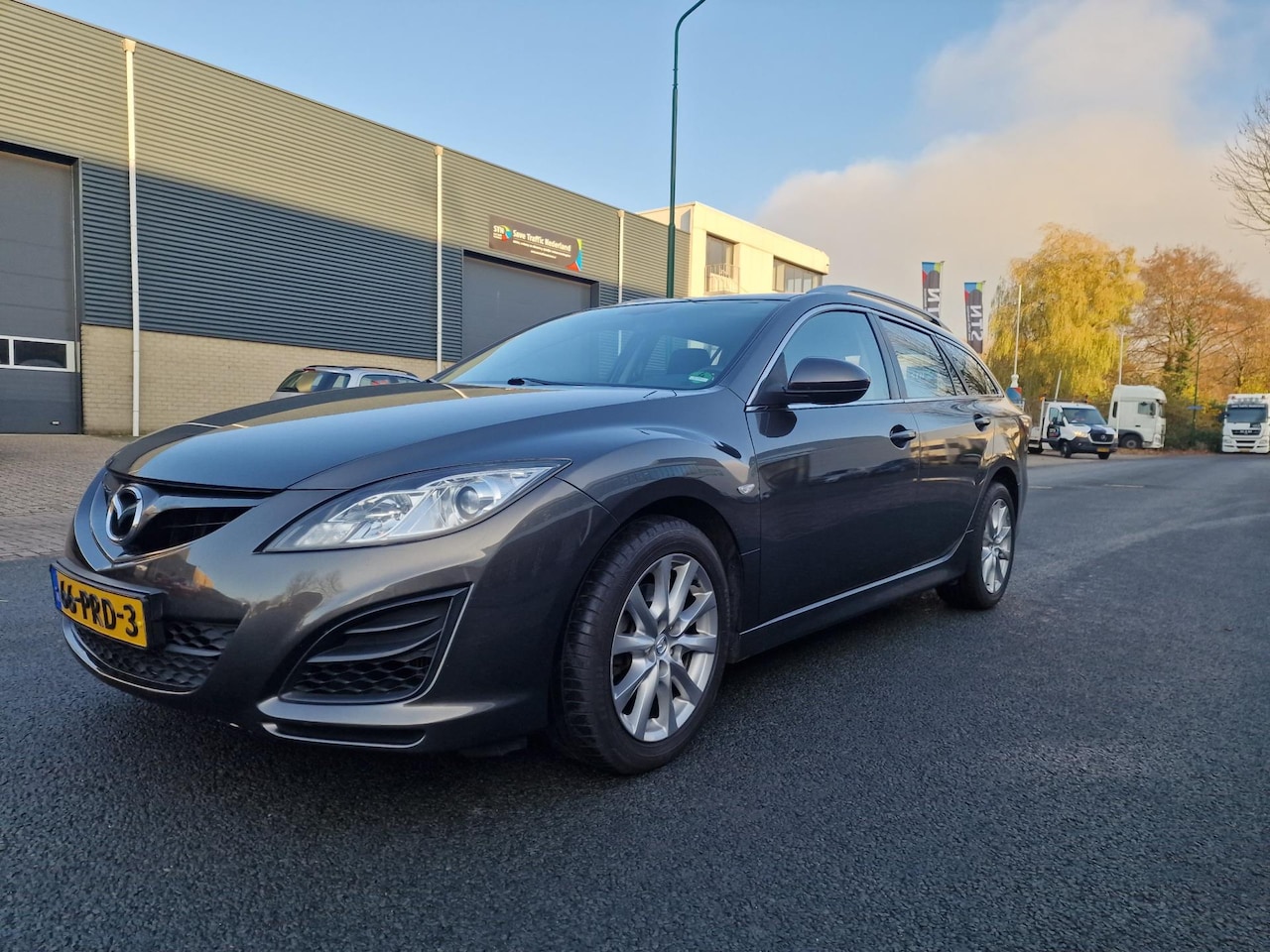 Mazda 6 Sportbreak - 2.2 CiTD Business NAVI PSENSOR CRUISE TREKHAAK 2 X SLEUTELS - AutoWereld.nl