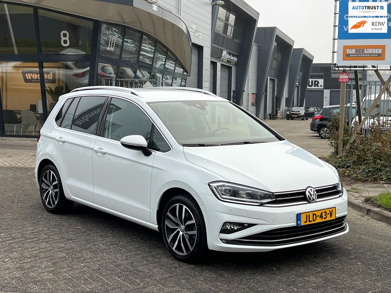 Volkswagen Golf Sportsvan - 1.5 TSI ACT Highline DSG-7 LED CARPLAY NAVI TREKHAAK - AutoWereld.nl