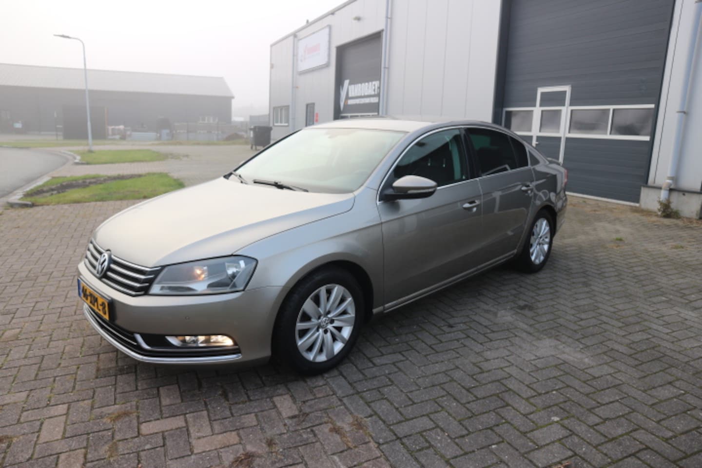 Volkswagen Passat - 1.4 TSI Highline BlueMotion AUTOMAAT - AutoWereld.nl