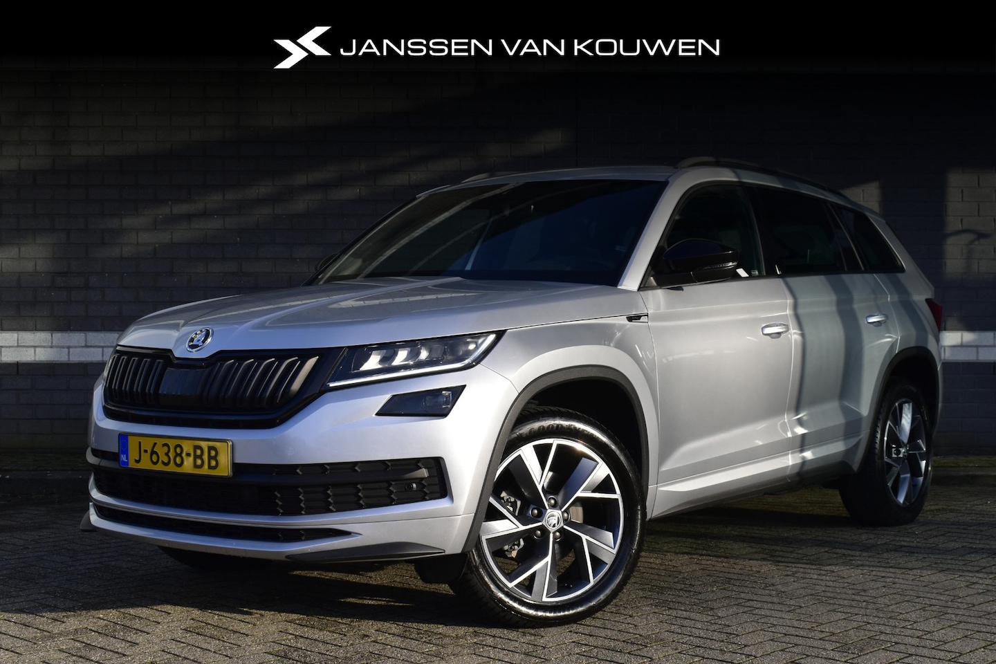 Skoda Kodiaq - 1.5 TSI Sportline Business Automaat Stoelverwarming Virtual Canton Camera Navi - AutoWereld.nl