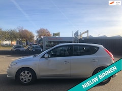 Hyundai i30 - 1.6 CRDi Dynamic airco
