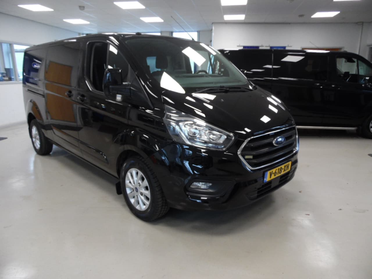 Ford Transit Custom - GB 2.0 TDCi 170PK 310 L2H1 - AutoWereld.nl
